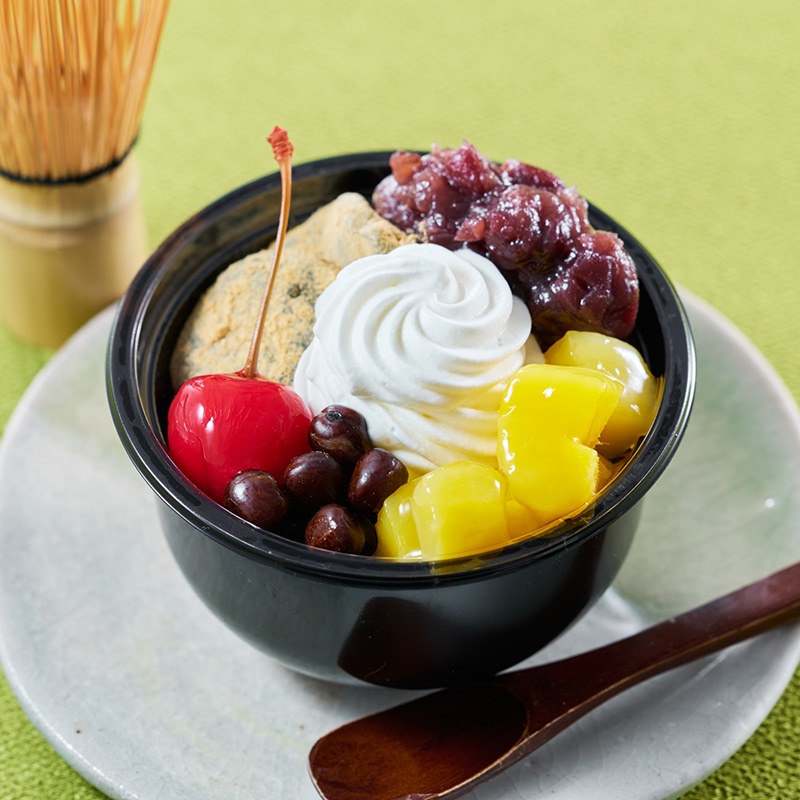 宇治抹茶わらび餅のクリームあんみつ